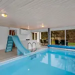 Large Pool House For 20 People, Where Hunting Is Allowed In The Adjacent Forest *