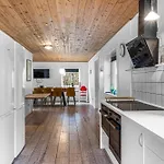 Large Pool House For 20 People, Where Hunting Is Allowed In The Adjacent Forest *