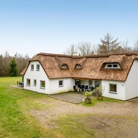 Large Pool House For 20 People, Where Hunting Is Allowed In The Adjacent Forest *