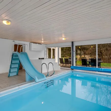 Large Pool House For 20 People, Where Hunting Is Allowed In The Adjacent Forest *