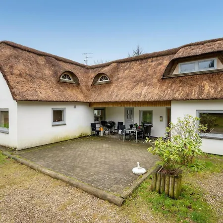 Large Pool House For 20 People, Where Hunting Is Allowed In The Adjacent Forest Feriehus