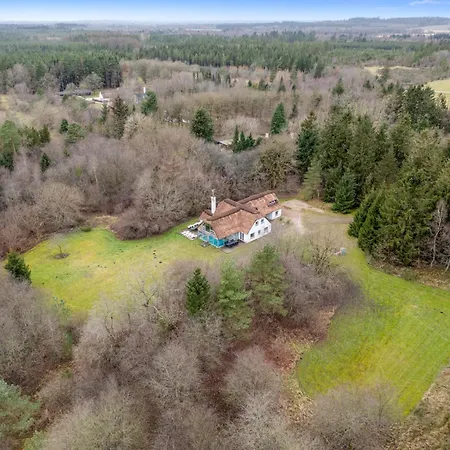 Large Pool House For 20 People, Where Hunting Is Allowed In The Adjacent Forest *