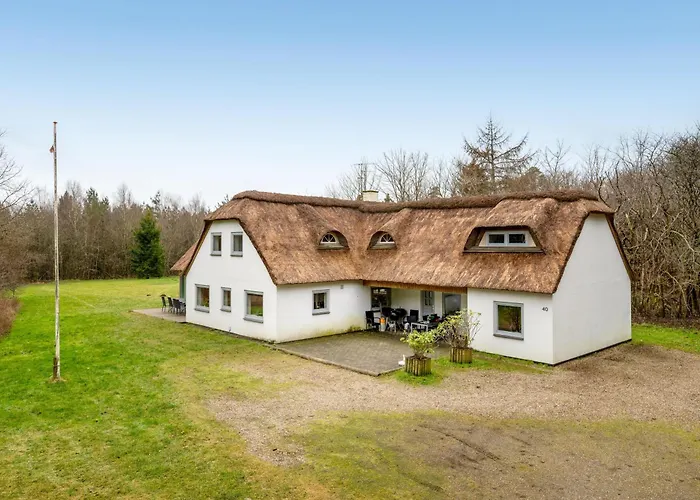 Large Pool House For 20 People, Where Hunting Is Allowed In The Adjacent Forest *