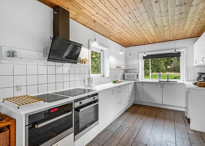Large Pool House For 20 People, Where Hunting Is Allowed In The Adjacent Forest Feriehus