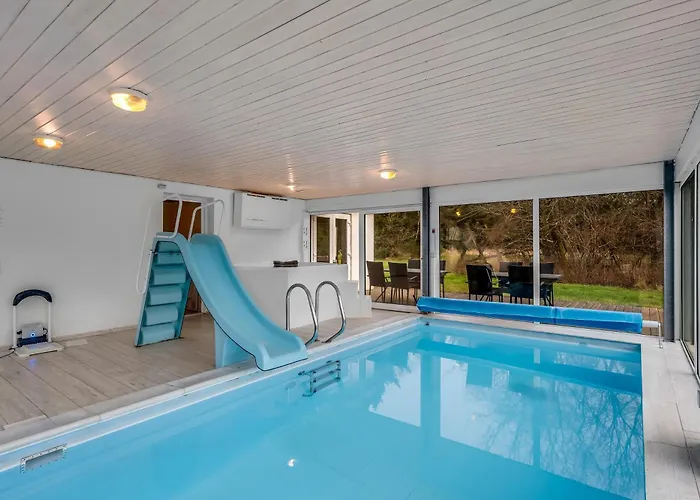 Large Pool House For 20 People, Where Hunting Is Allowed In The Adjacent Forest *