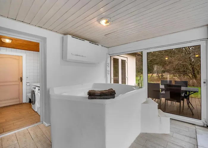 Feriehus Large Pool House For 20 People, Where Hunting Is Allowed In The Adjacent Forest