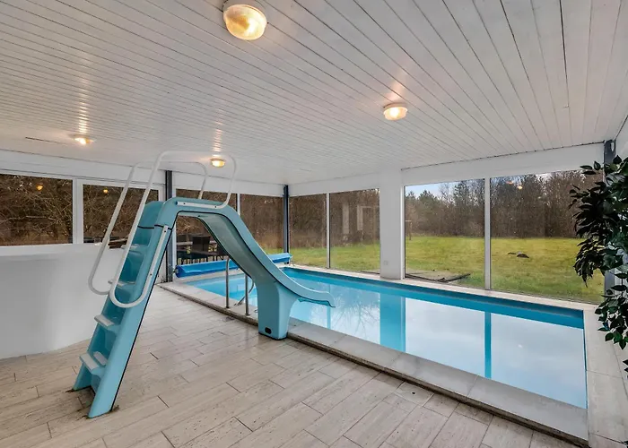 Large Pool House For 20 People, Where Hunting Is Allowed In The Adjacent Forest Brande