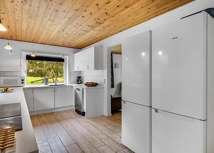Large Pool House For 20 People, Where Hunting Is Allowed In The Adjacent Forest