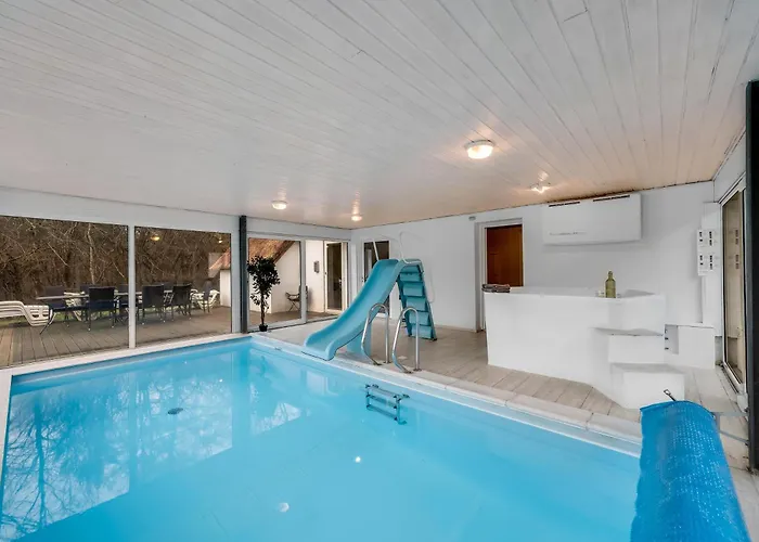 Large Pool House For 20 People, Where Hunting Is Allowed In The Adjacent Forest Brande