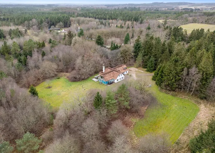 Large Pool House For 20 People, Where Hunting Is Allowed In The Adjacent Forest *